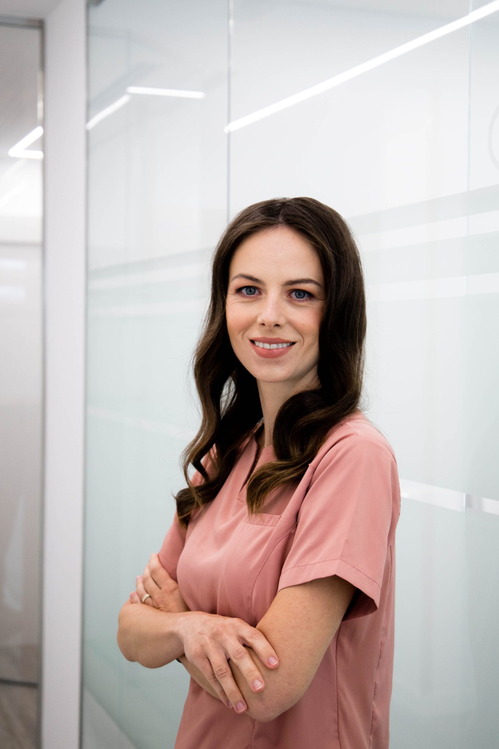 Dr. Anca Maria Ionescu, medic specialist chirurgie orală și maxilo-facială — dinți ficși în 24 de ore București