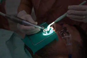 slow dentistry la Smile Dental Spa, cabinet stomatologic Bucuresti, utilizarea digii la un pacient