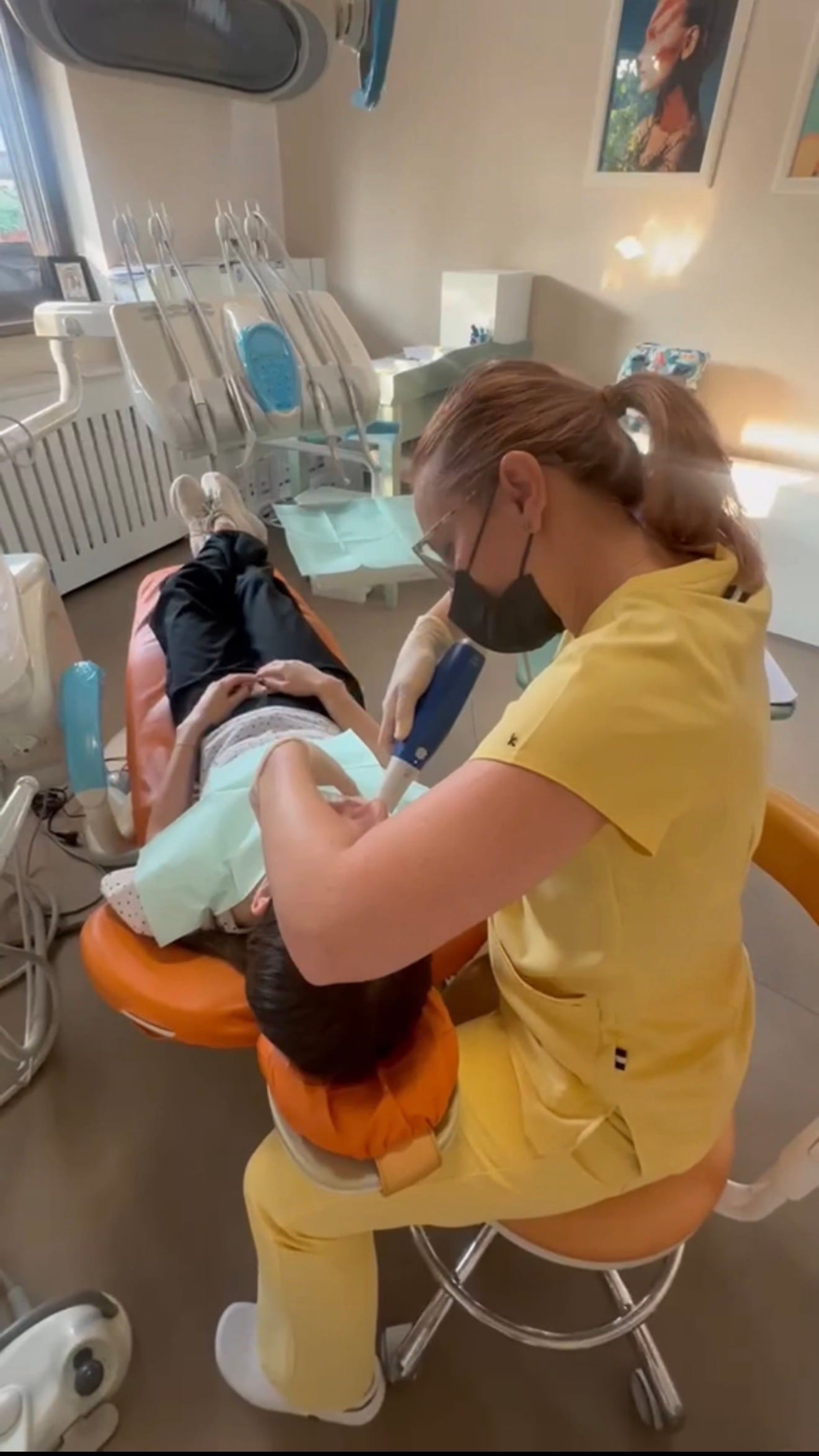 Scanner intraoral folosit la tratamente stomatologice în cabinetul Smile Dental Spa din Sector 4, București