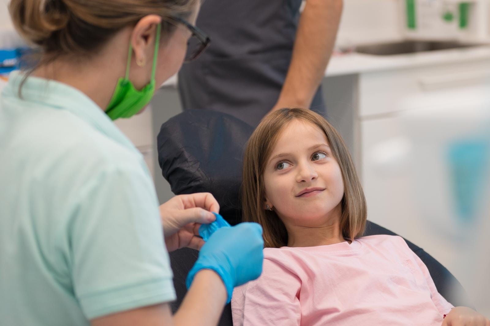 Tratament dentar pentru copii la Smile Dental Spa, Sector 4, București